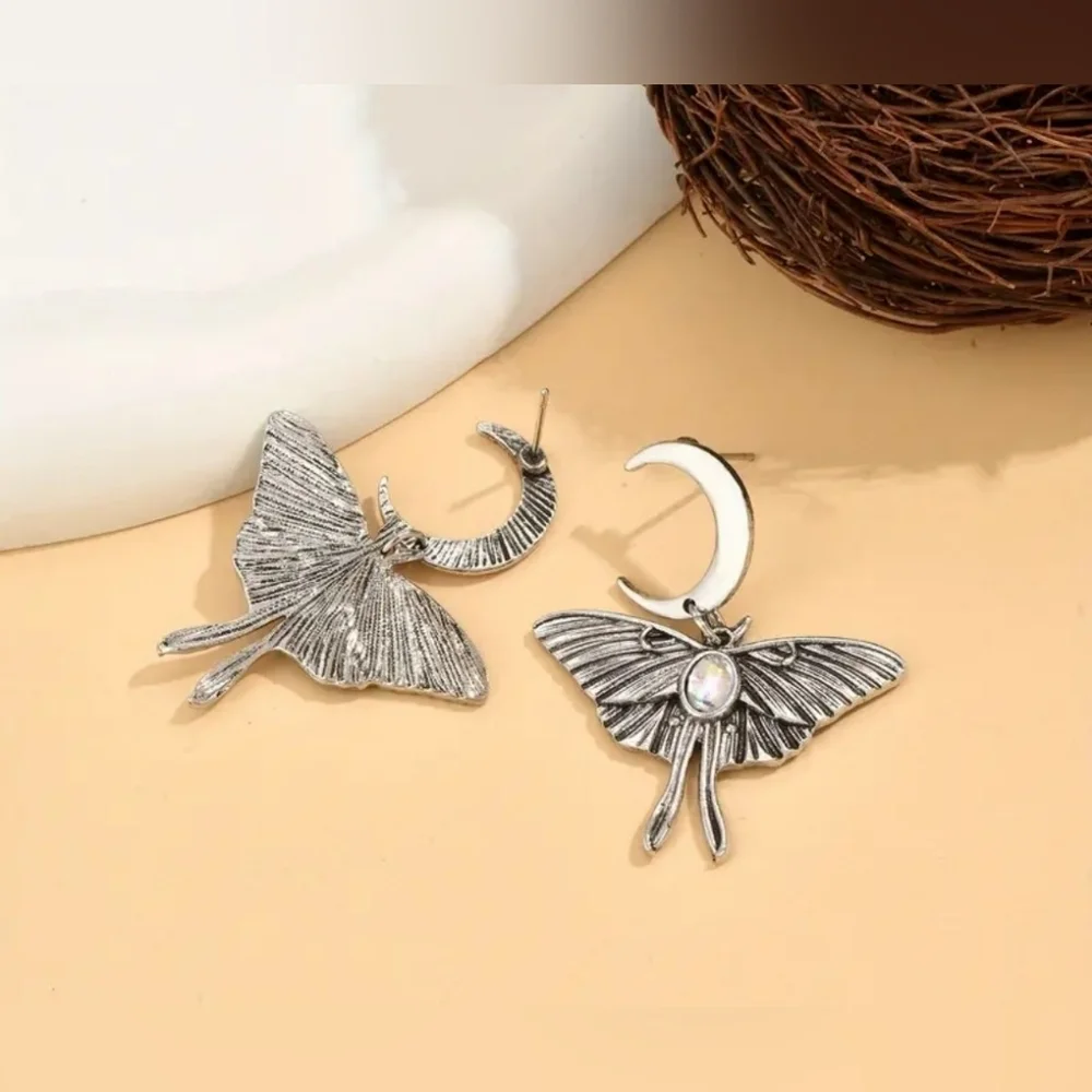 Silver Moth Earrings So Stunning! NIP